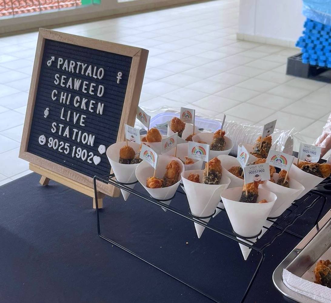 Seaweed chicken live station in singapore